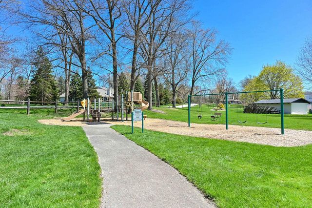 18510 Surrey LANE, Brookfield, WI 53045