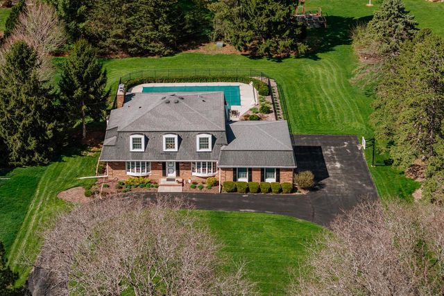 18510 Surrey LANE, Brookfield, WI 53045