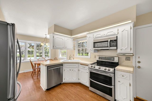 18510 Surrey LANE, Brookfield, WI 53045