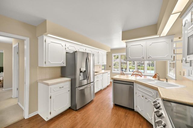 18510 Surrey LANE, Brookfield, WI 53045