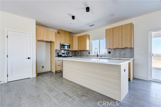 15168 Barbara, Apple Valley, CA 92307