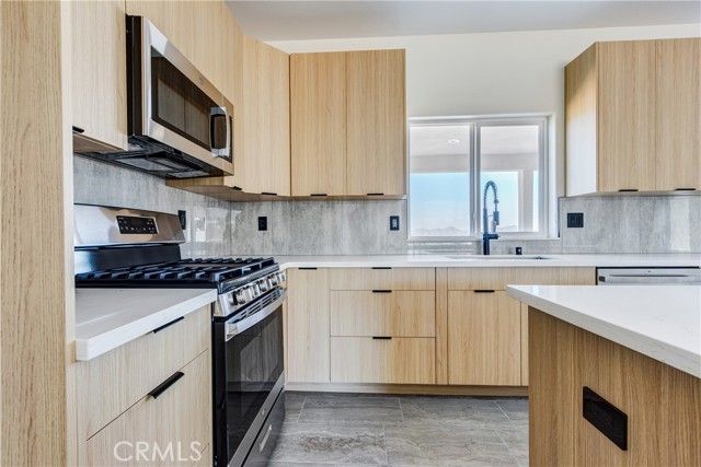 15168 Barbara, Apple Valley, CA 92307