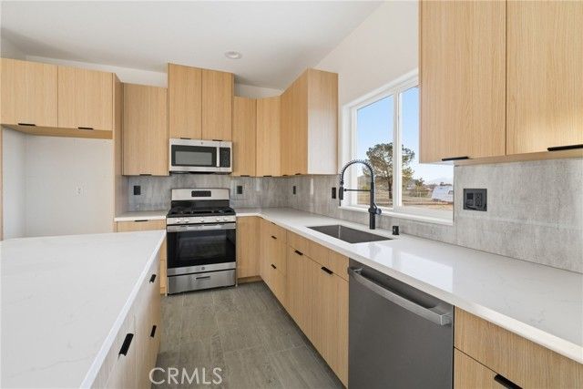 15168 Barbara, Apple Valley, CA 92307