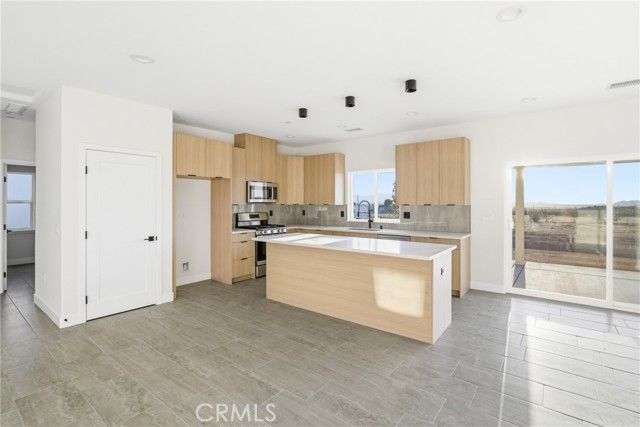 15168 Barbara, Apple Valley, CA 92307