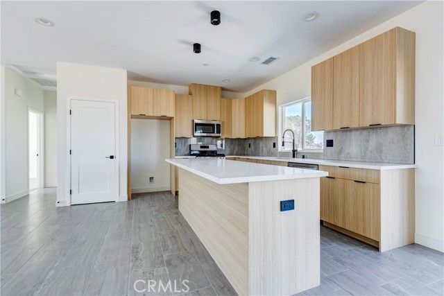 15168 Barbara, Apple Valley, CA 92307