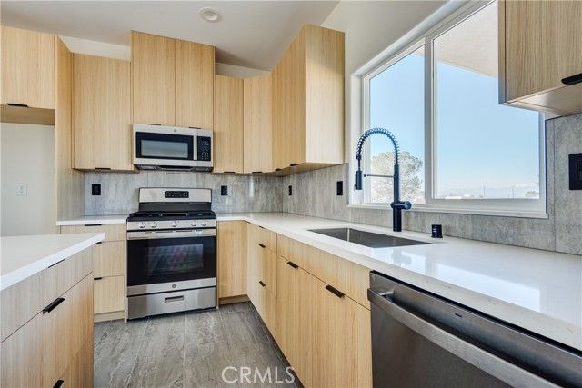 15168 Barbara, Apple Valley, CA 92307