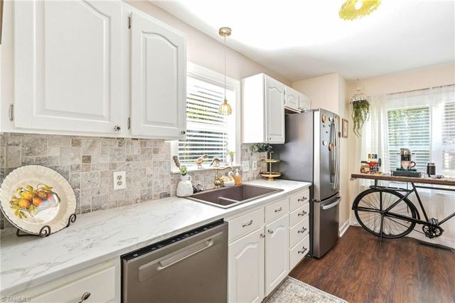 1533 Trinity Garden Circle, Clemmons, NC 27012