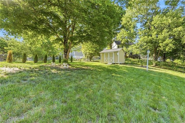 1533 Trinity Garden Circle, Clemmons, NC 27012