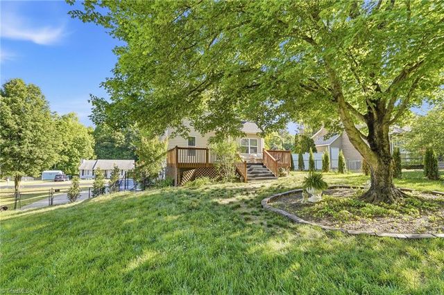 1533 Trinity Garden Circle, Clemmons, NC 27012