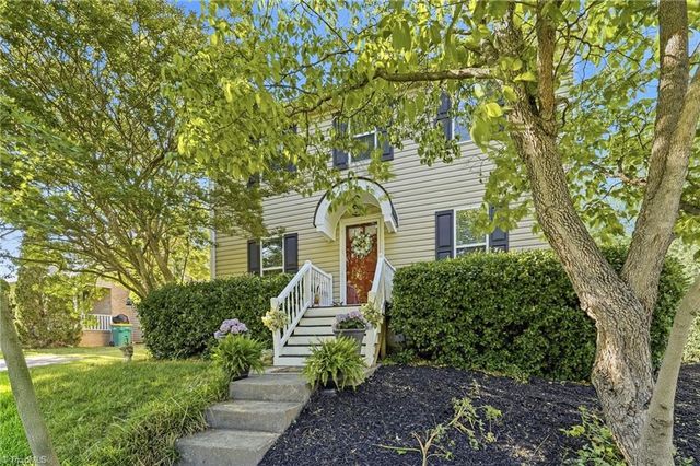 1533 Trinity Garden Circle, Clemmons, NC 27012