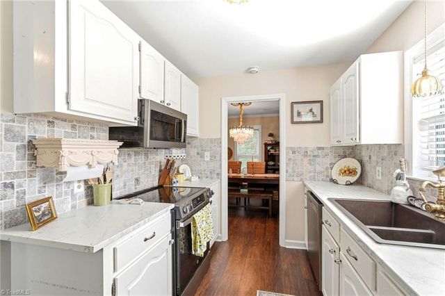 1533 Trinity Garden Circle, Clemmons, NC 27012