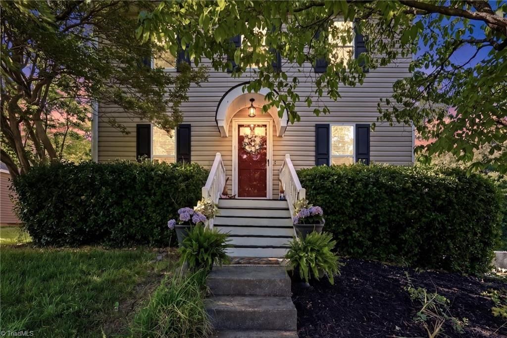 1533 Trinity Garden Circle, Clemmons, NC 27012
