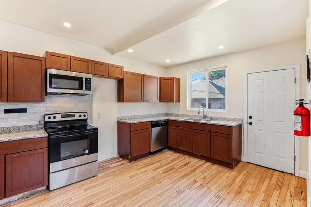 852 Ashland Avenue, Saint Paul, MN 55104