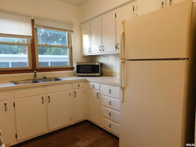 411 34th Avenue, East Moline, IL 61244