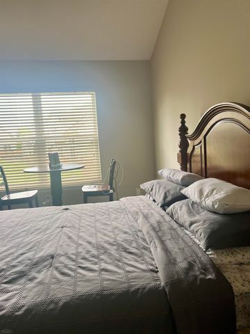 5498 Greenway Drive, Trenton, MI 48183