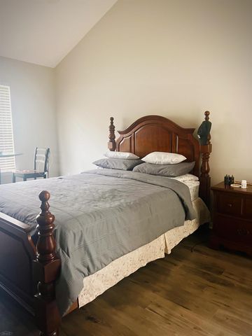 5498 Greenway Drive, Trenton, MI 48183