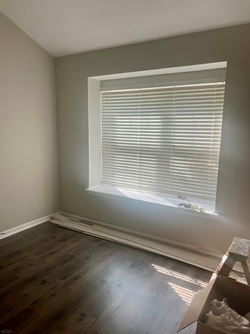 5498 Greenway Drive, Trenton, MI 48183