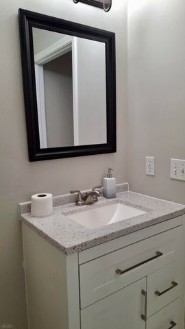 5498 Greenway Drive, Trenton, MI 48183