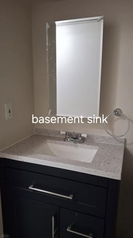 5498 Greenway Drive, Trenton, MI 48183