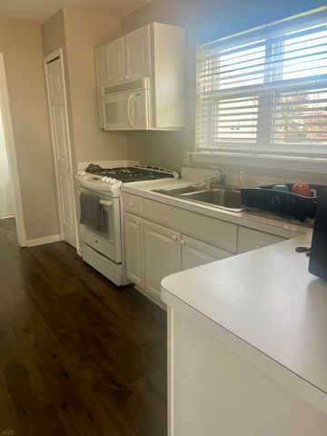 5498 Greenway Drive, Trenton, MI 48183