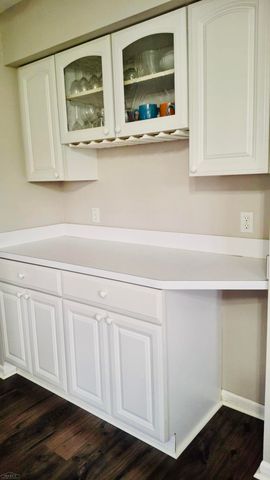 5498 Greenway Drive, Trenton, MI 48183