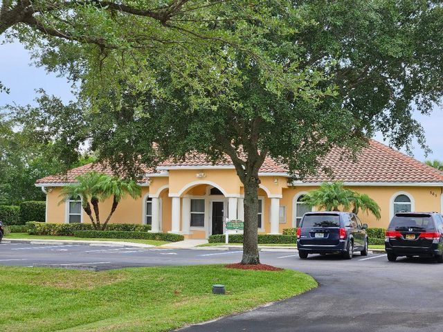 552 SW Calamondin Way Way SW, Vero Beach, FL 32968