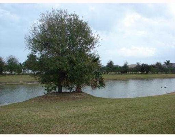 552 SW Calamondin Way Way SW, Vero Beach, FL 32968