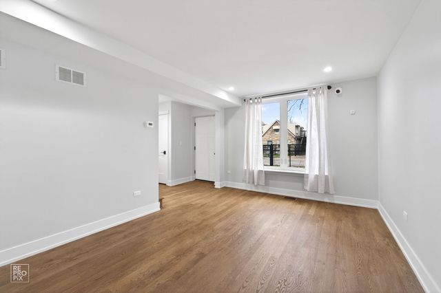 3341 W Iowa Street, Chicago, IL 60651