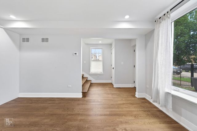 3341 W Iowa Street, Chicago, IL 60651