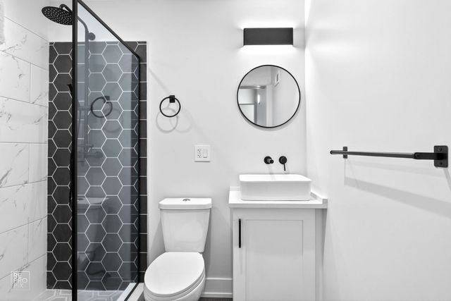 3341 W Iowa Street, Chicago, IL 60651