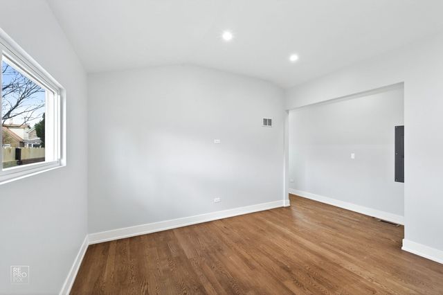 3341 W Iowa Street, Chicago, IL 60651