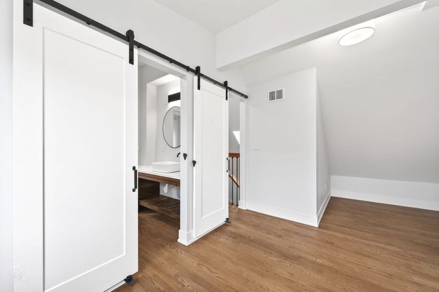 3341 W Iowa Street, Chicago, IL 60651