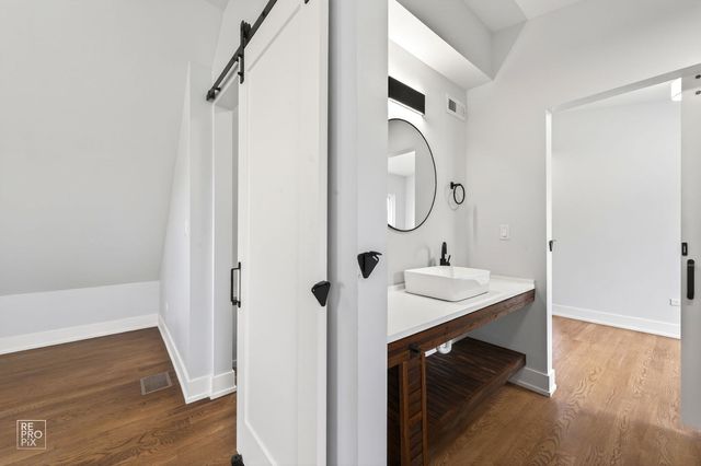 3341 W Iowa Street, Chicago, IL 60651