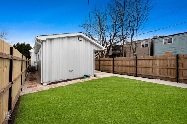 3341 W Iowa Street, Chicago, IL 60651