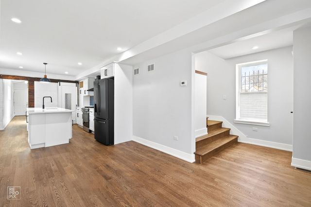 3341 W Iowa Street, Chicago, IL 60651