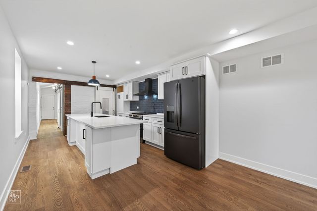 3341 W Iowa Street, Chicago, IL 60651