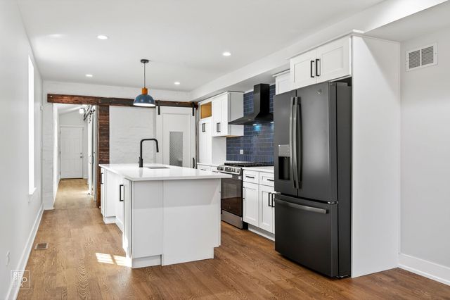 3341 W Iowa Street, Chicago, IL 60651