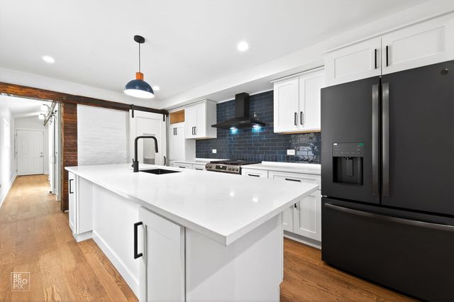 3341 W Iowa Street, Chicago, IL 60651