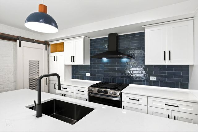 3341 W Iowa Street, Chicago, IL 60651