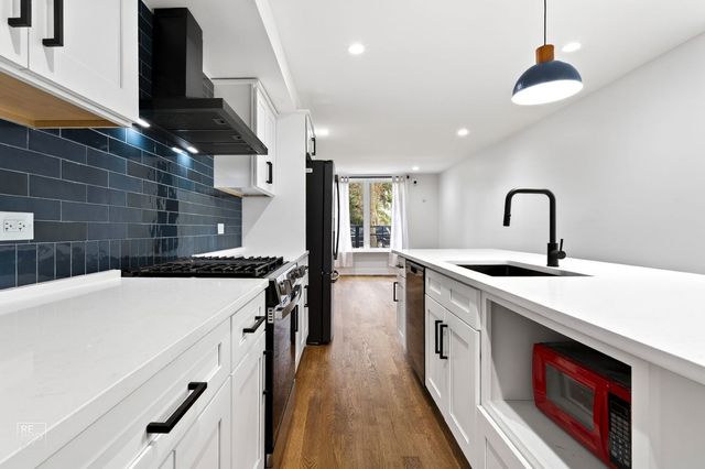 3341 W Iowa Street, Chicago, IL 60651