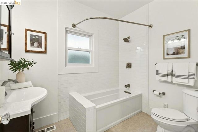 1822 Hearst Ave B, Berkeley, CA 94703
