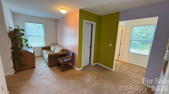 7736 Ponderosa Lane, Charlotte, NC 28215