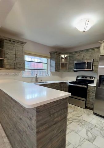 320 NW 61st Ave, Miami, FL 33126