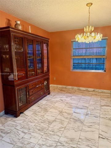 320 NW 61st Ave, Miami, FL 33126