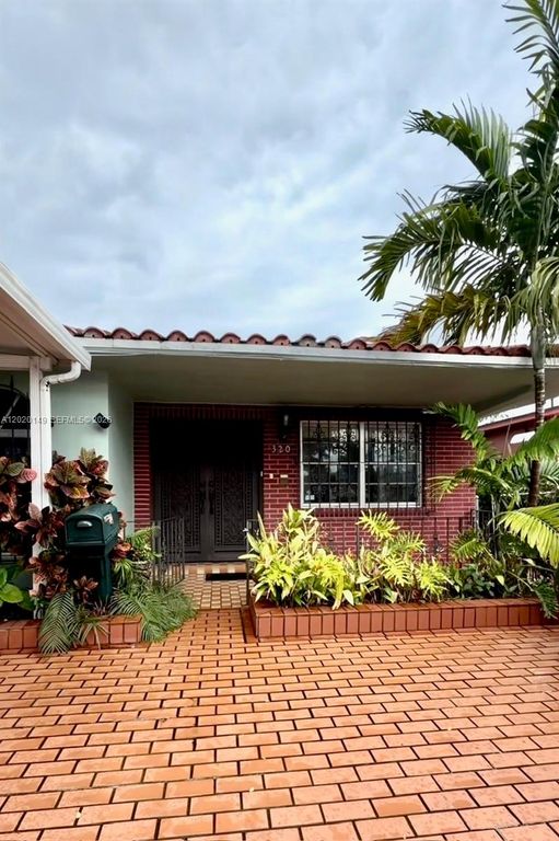 320 NW 61st Ave, Miami, FL 33126