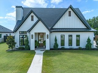 2204 Briarwood Drive, Bridgeport, TX 76426