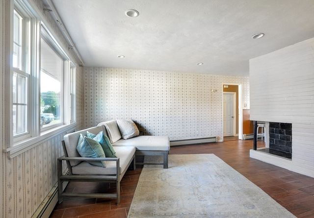 35 Marion St, Holbrook, MA 02343