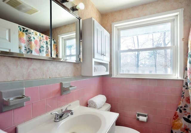 35 Marion St, Holbrook, MA 02343