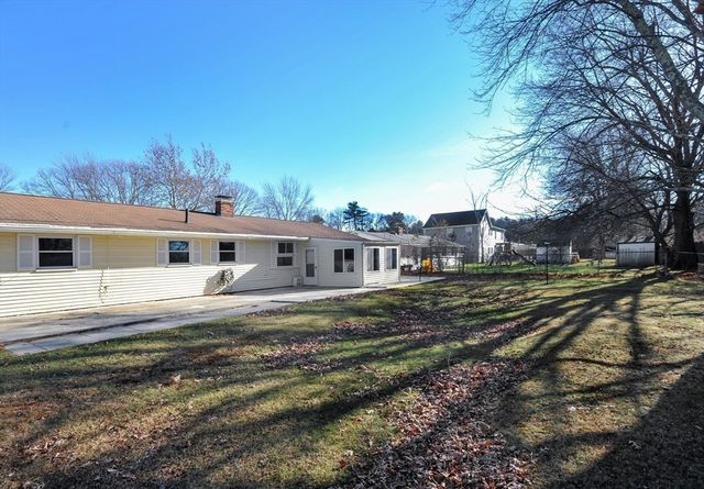 35 Marion St, Holbrook, MA 02343