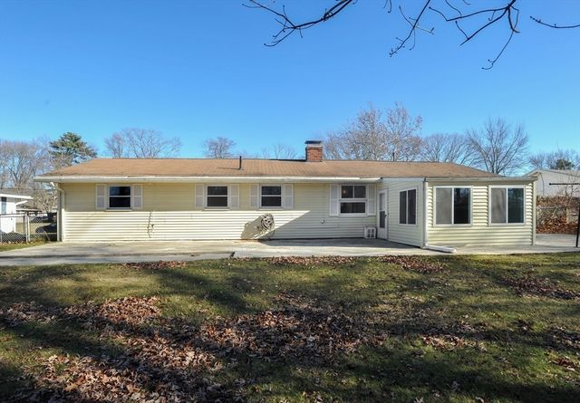 35 Marion St, Holbrook, MA 02343